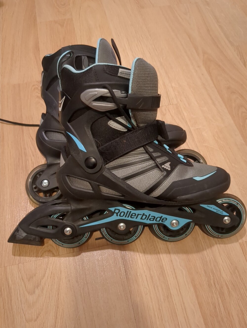 Rollerblade Zetrablade Inline Skates Women's Size 8 - Black/Light Blue